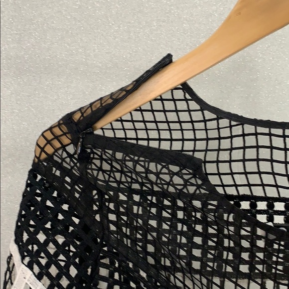 Alexis // Black & White Top - Picture 6 of 7